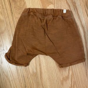 Mini mioche, 12-18 months, rust colored shorts